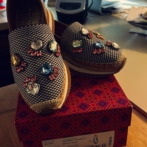 New on box Tory Burch Daisy  Embellished with crystals 8 Super cute summer shoes